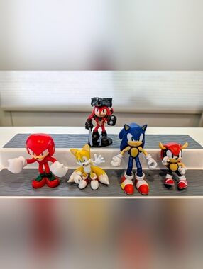 Sonic the Hedgehog Action Figure Lot - Rare Mighty & Pirate Knuckles